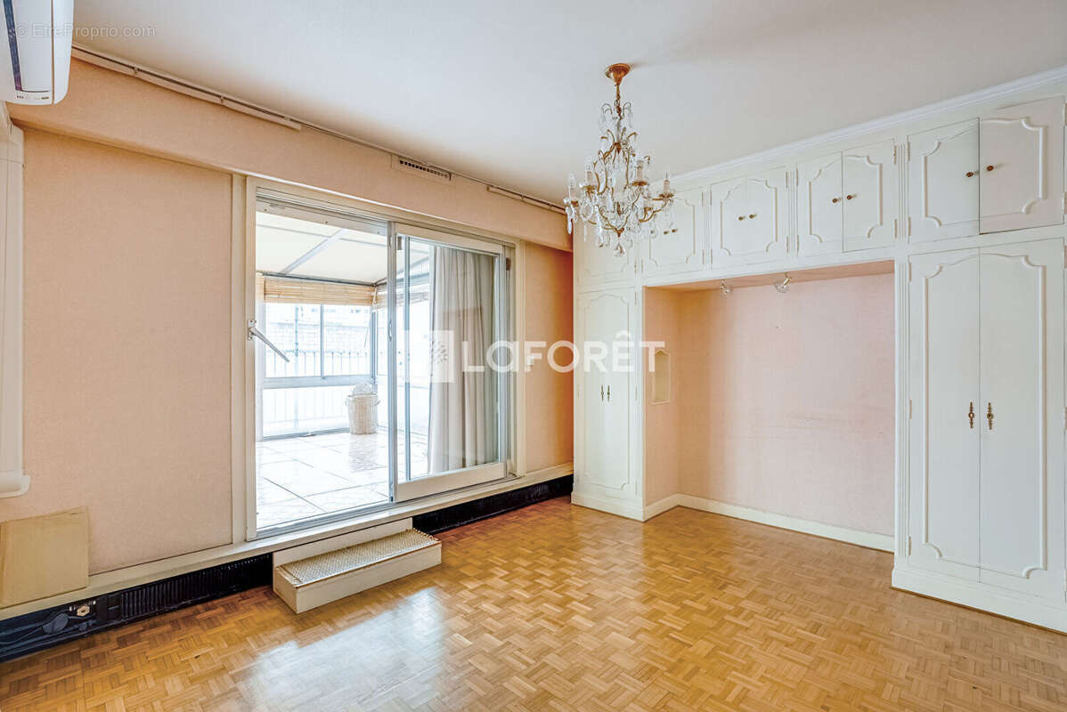 Appartement à PARIS-15E