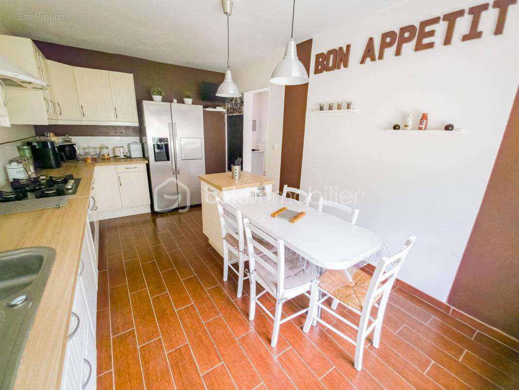 Maison à FONTAINE-LE-PORT