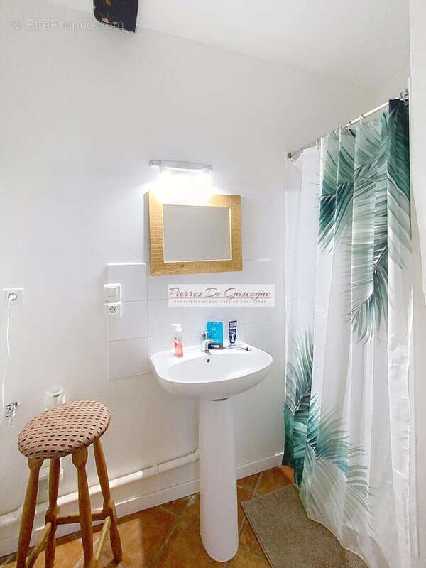 Appartement Rez - Maison à VIC-FEZENSAC