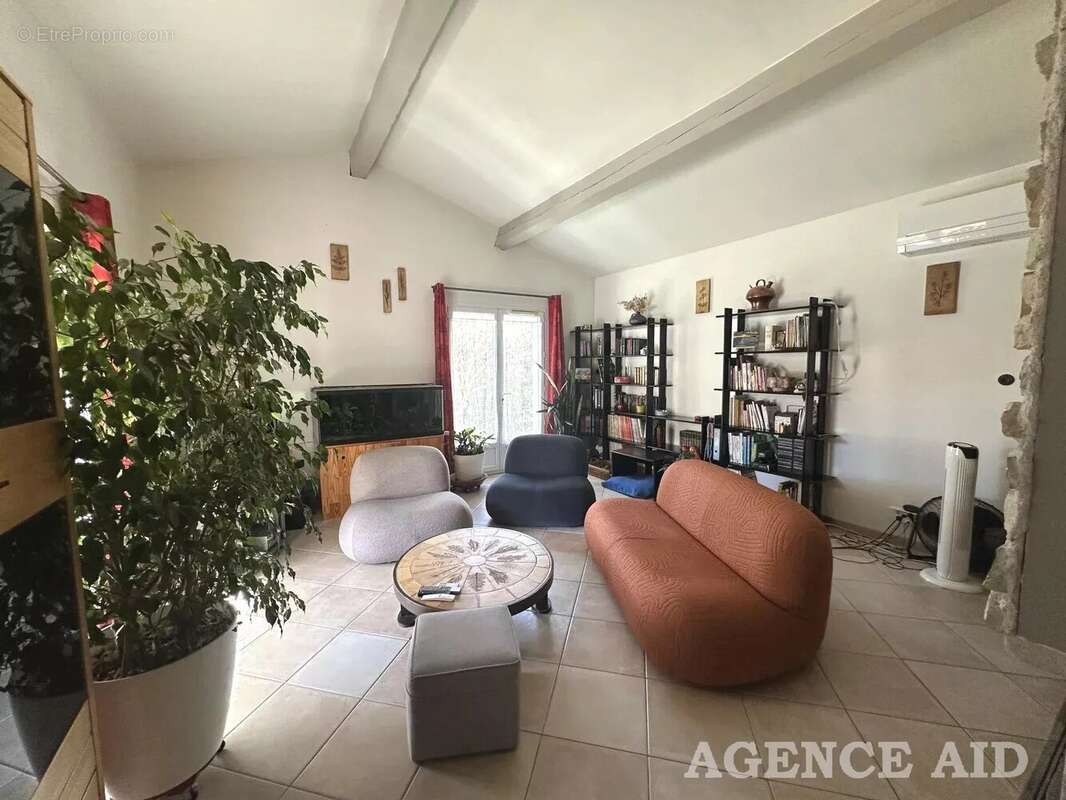 Maison à CUGES-LES-PINS