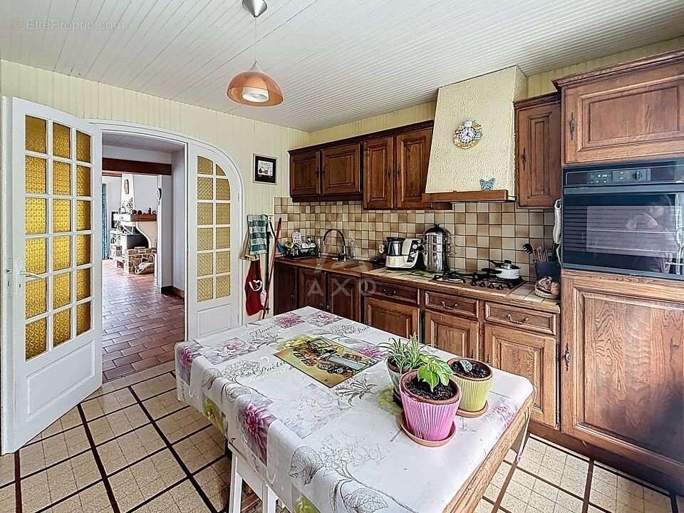Maison à LA CHAPELLE-MONTLIGEON