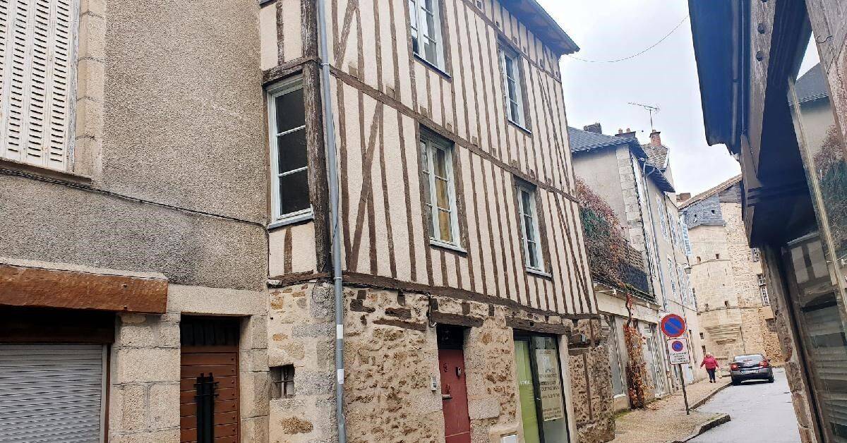 Appartement à SAINT-LEONARD-DE-NOBLAT