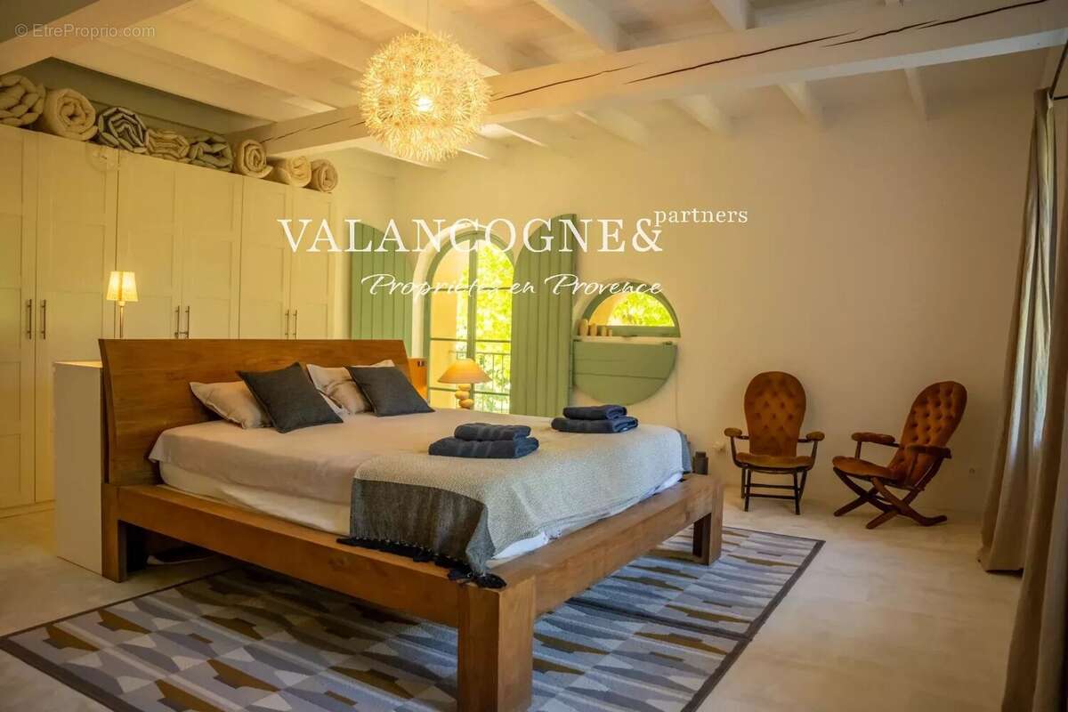 Mas Provençal de Charme avec Piscine et Tennis à Vendre - photo 18
