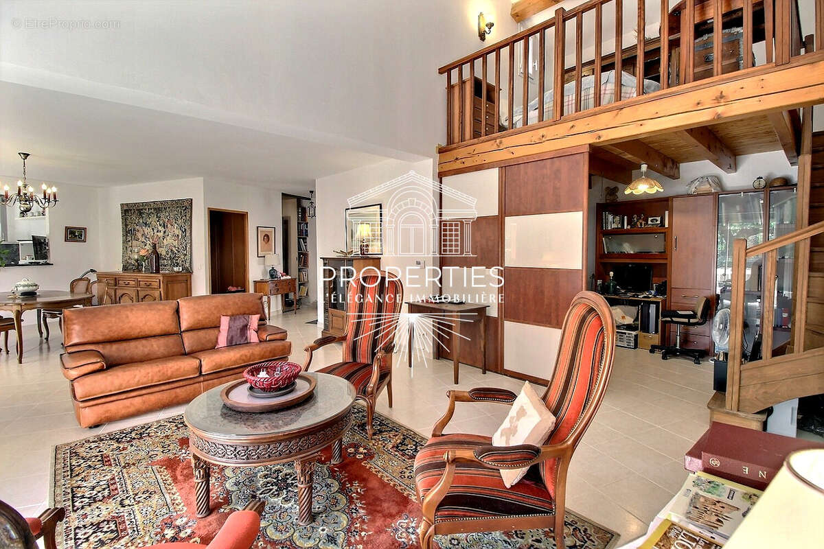 Bormes - maison de plain-pied - 146 m² - 5 pieces - normes pmr - garage - photo 2