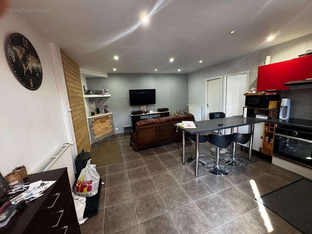 Appartement à SAINT-GENEST-LERPT