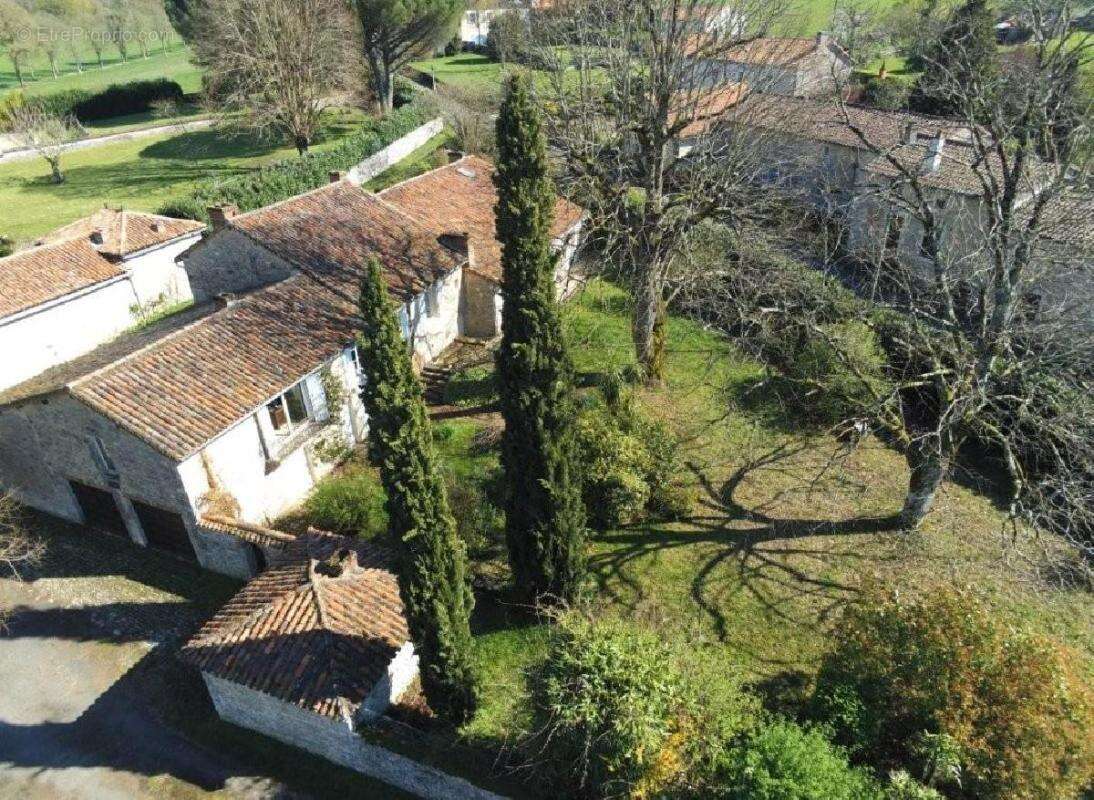 Maison à RUFFEC