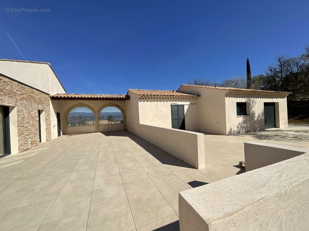 Maison à LE PUY-SAINTE-REPARADE