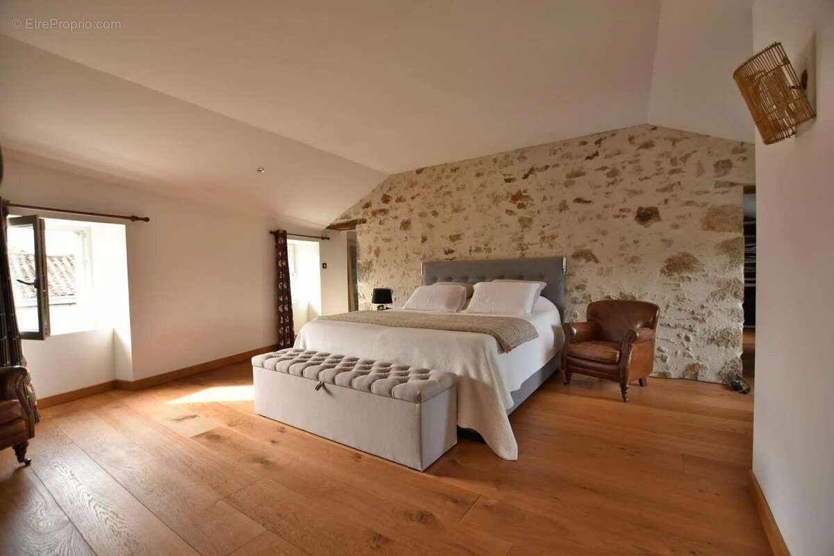 Maison à MORTAGNE-SUR-SEVRE