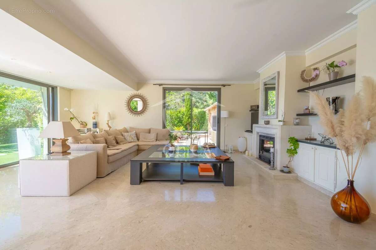 Maison à VILLENEUVE-LOUBET