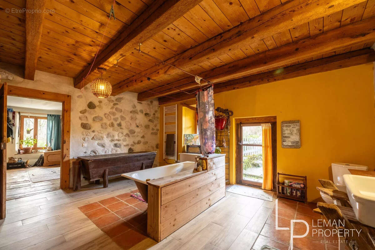 Maison à LESCHERAINES