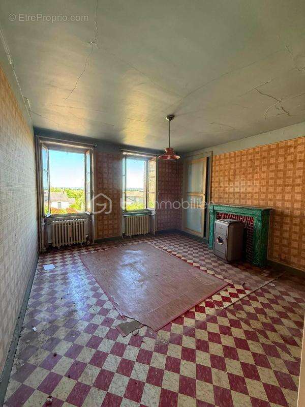  À vendre – Maison en pierre d’environ 120m2 à rénover entièrement - photo 9