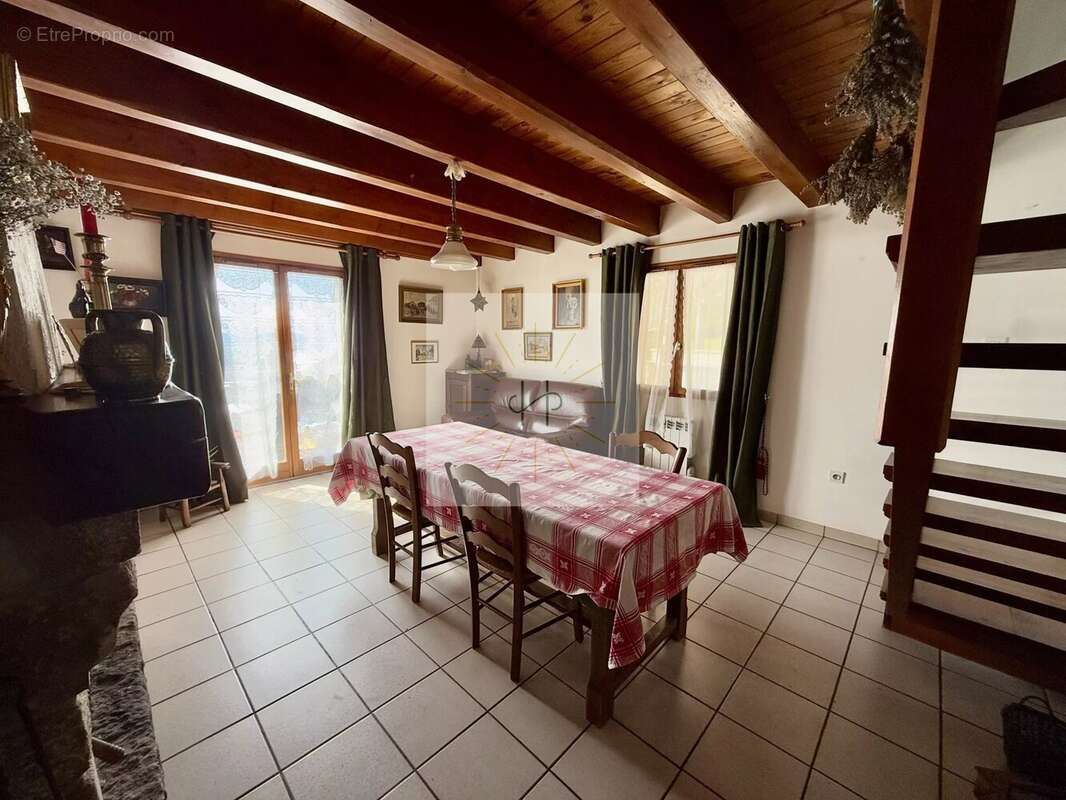 Maison à SAINT-JEAN-ROURE