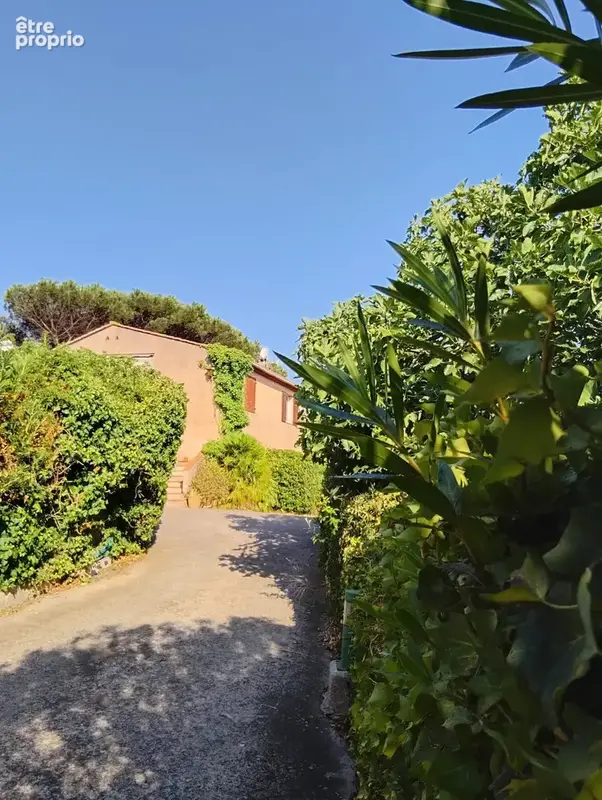 Villa de  322 m2 avec terrain de 1500 m2-  83580 Gassin - photo 9