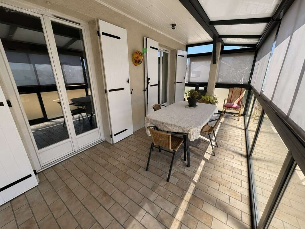 VEAUCHE – Belle maison familiale de 130 m² sur 1 050 m² de terrain - photo 8