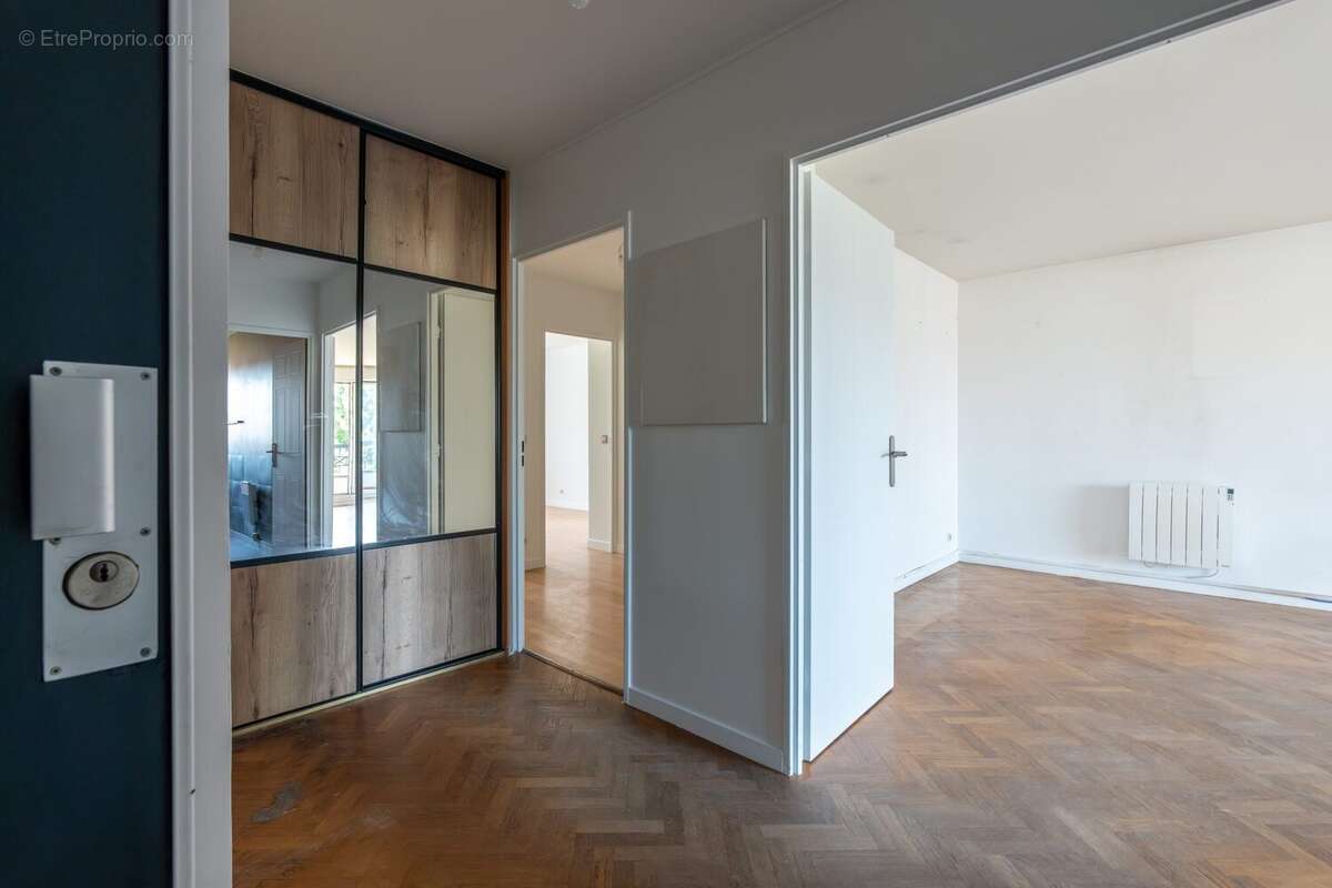 Appartement à CHARENTON-LE-PONT