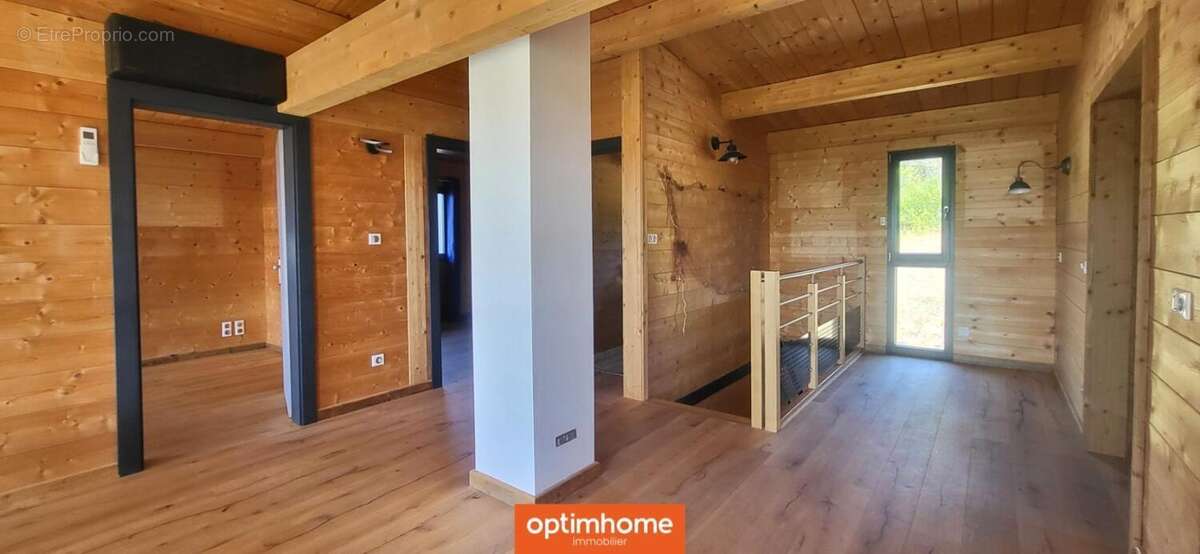 Une propriété d'exception sur les hauteurs offrant une vue imprenable - photo 18
