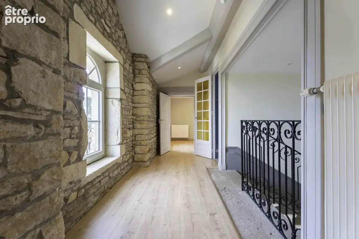 Au cœur de Lachassagne   Élégante maison bourgeoise avec jardin piscinable - secteur sécurisé - photo 15