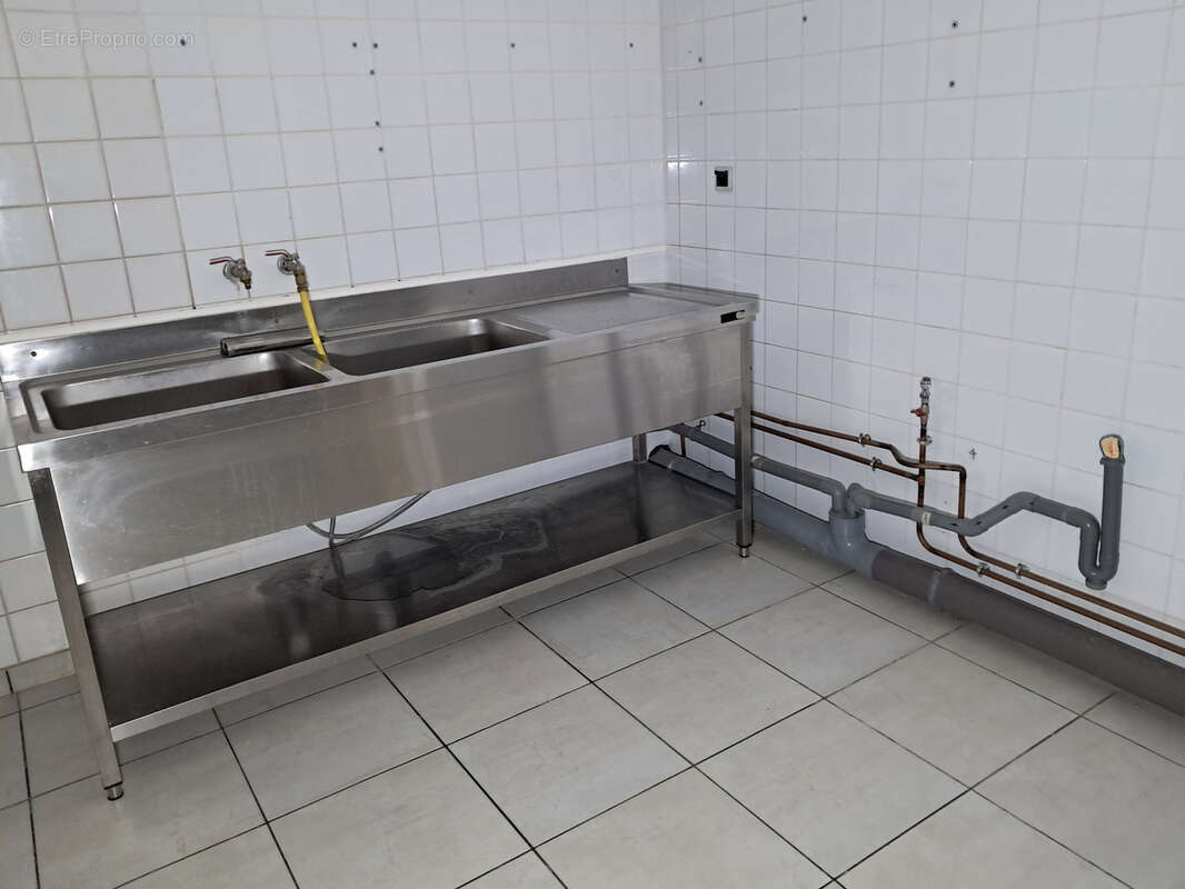 Commerce à SAINT-CYR