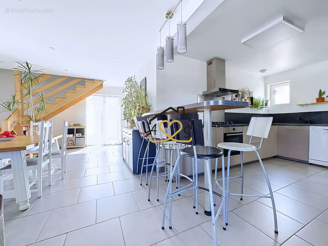 Maison familiale avec annexes - reignat 63160 - photo 10