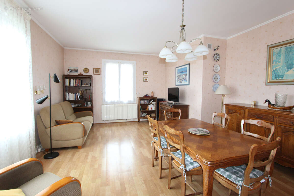 Maison à VARENNES-VAUZELLES