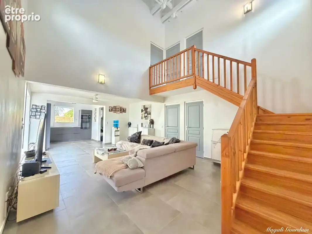 A vendre – saint-françois – villa contemporaine 2024 avec piscine & t2 indépendant - photo 2