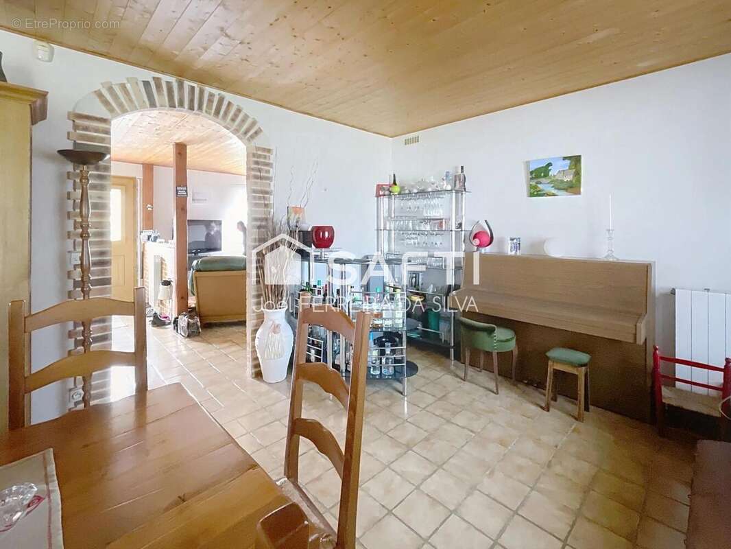 Maison 167 m² à Saint-Agnan  - photo 4