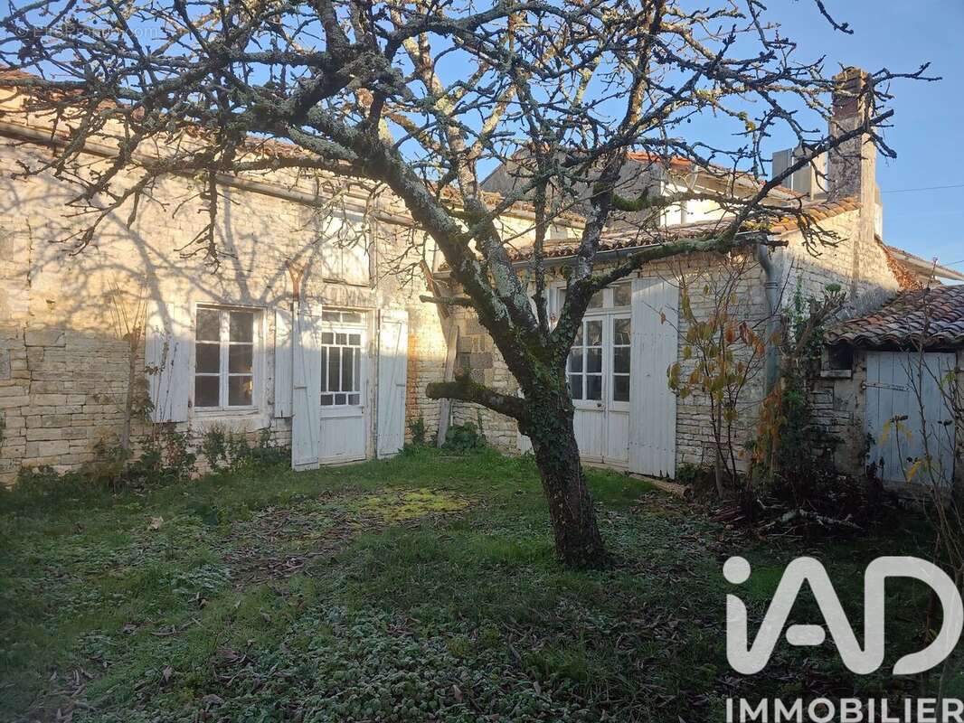 Maison 190 m² à Saleignes  - photo 2