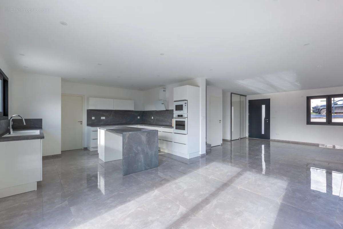 Maison à BOURGOIN-JALLIEU