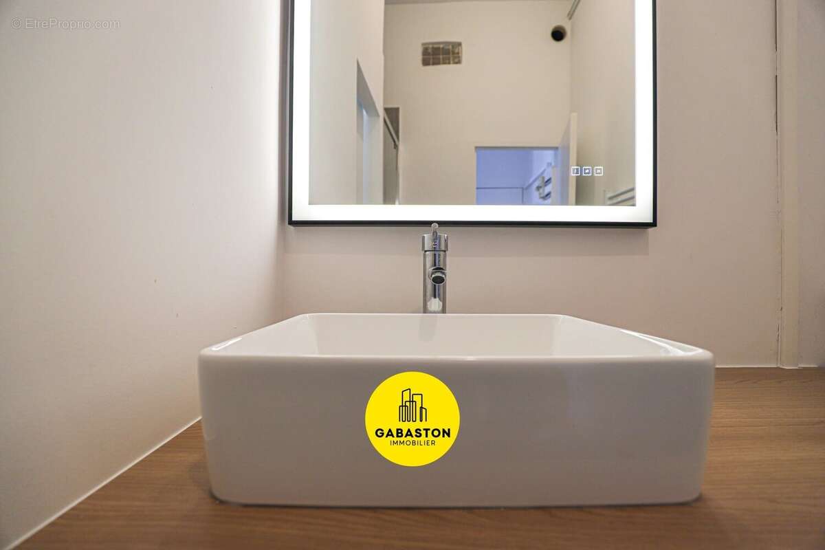 Appartement à MARSEILLE-1E