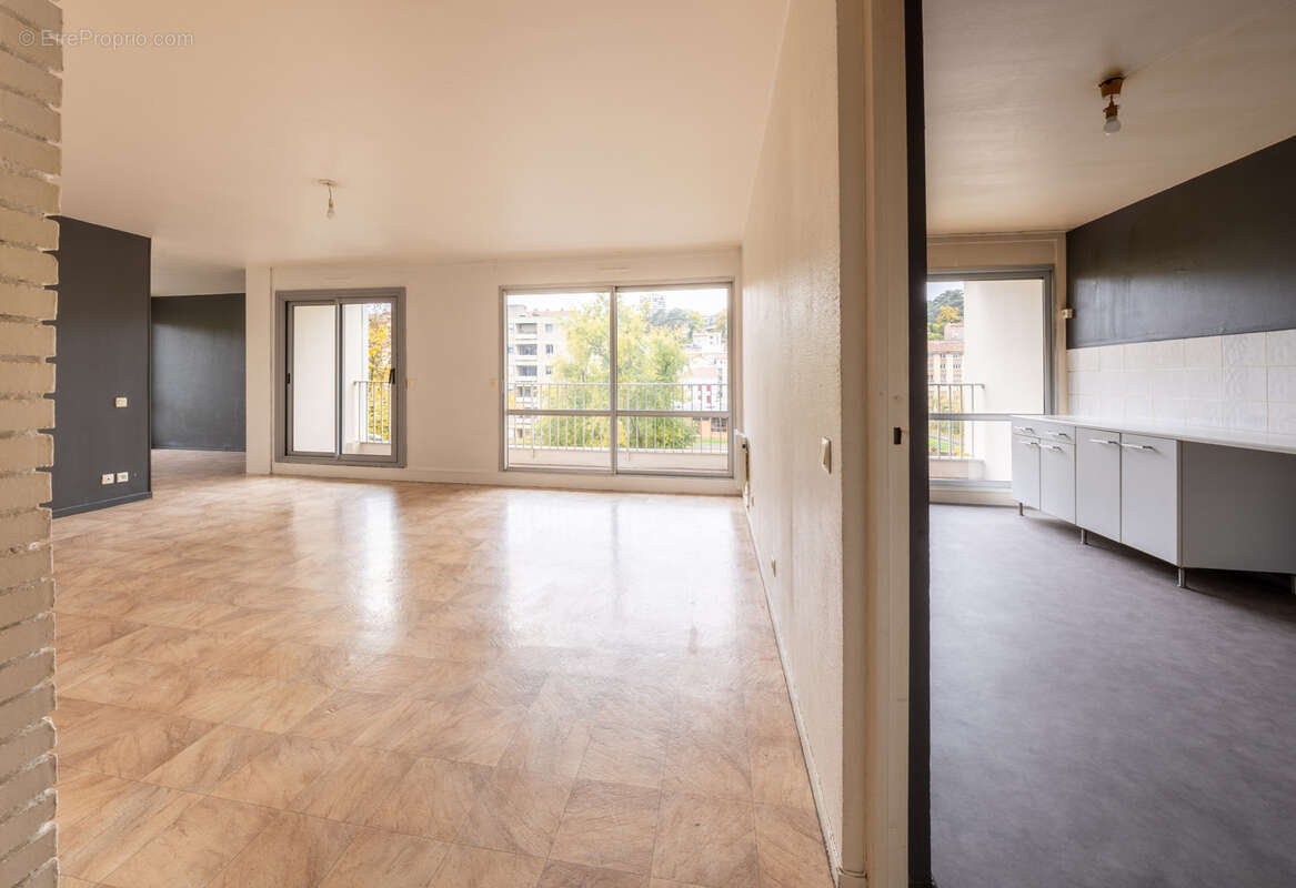 Appartement à SAINT-ETIENNE