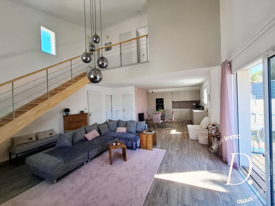 Maison 82 m² à Le Pouget  - photo 1