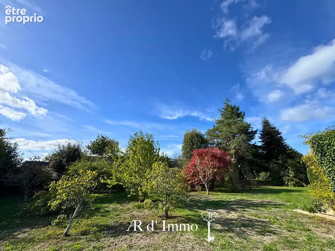 Maison en pierre avec dépendances - Terrain de 2 300 m² - photo 3