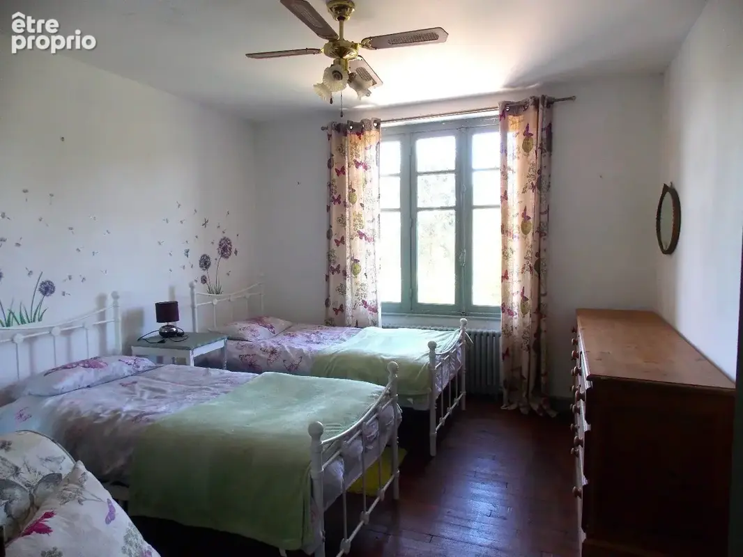 Belle maison individuelle en pierre rénovée de 6 chambres avec belle piscine et grand jardin attenant. - photo 2