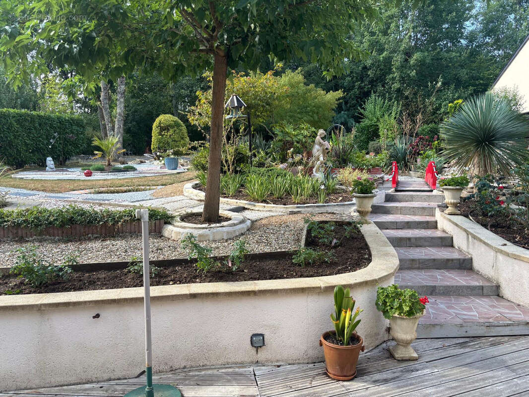 Exclusivité,     Aux portes d'Amboise   Belle maison familiale sur un terrain paysager de 3 011 m22 avec dépen - photo 8