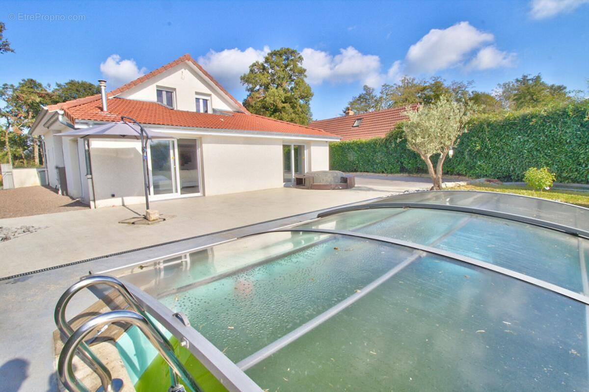 Maison à COMMENAILLES