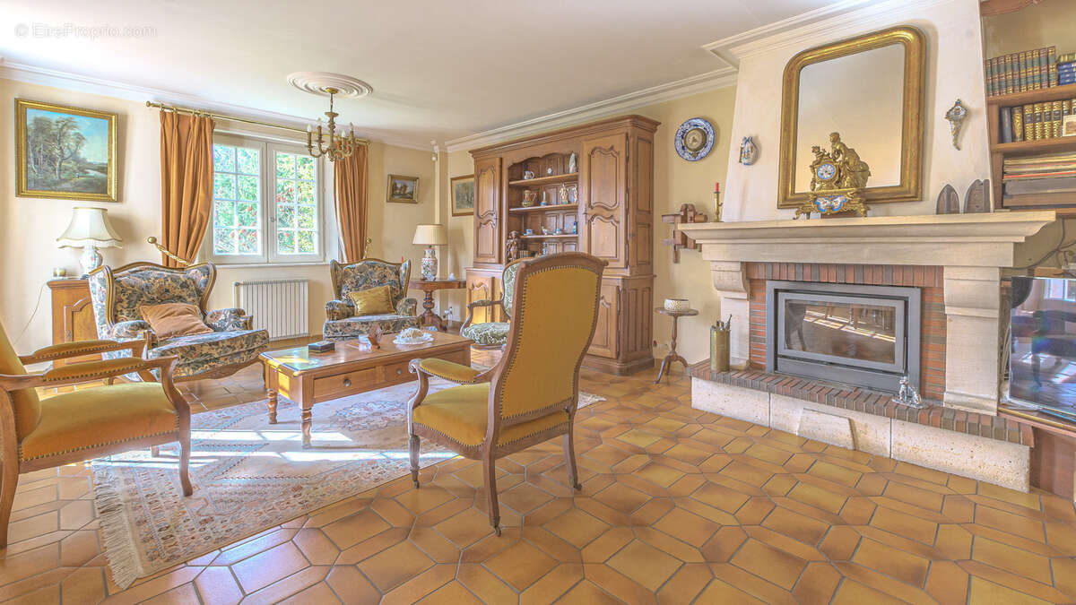 Maison à AVILLY-SAINT-LEONARD