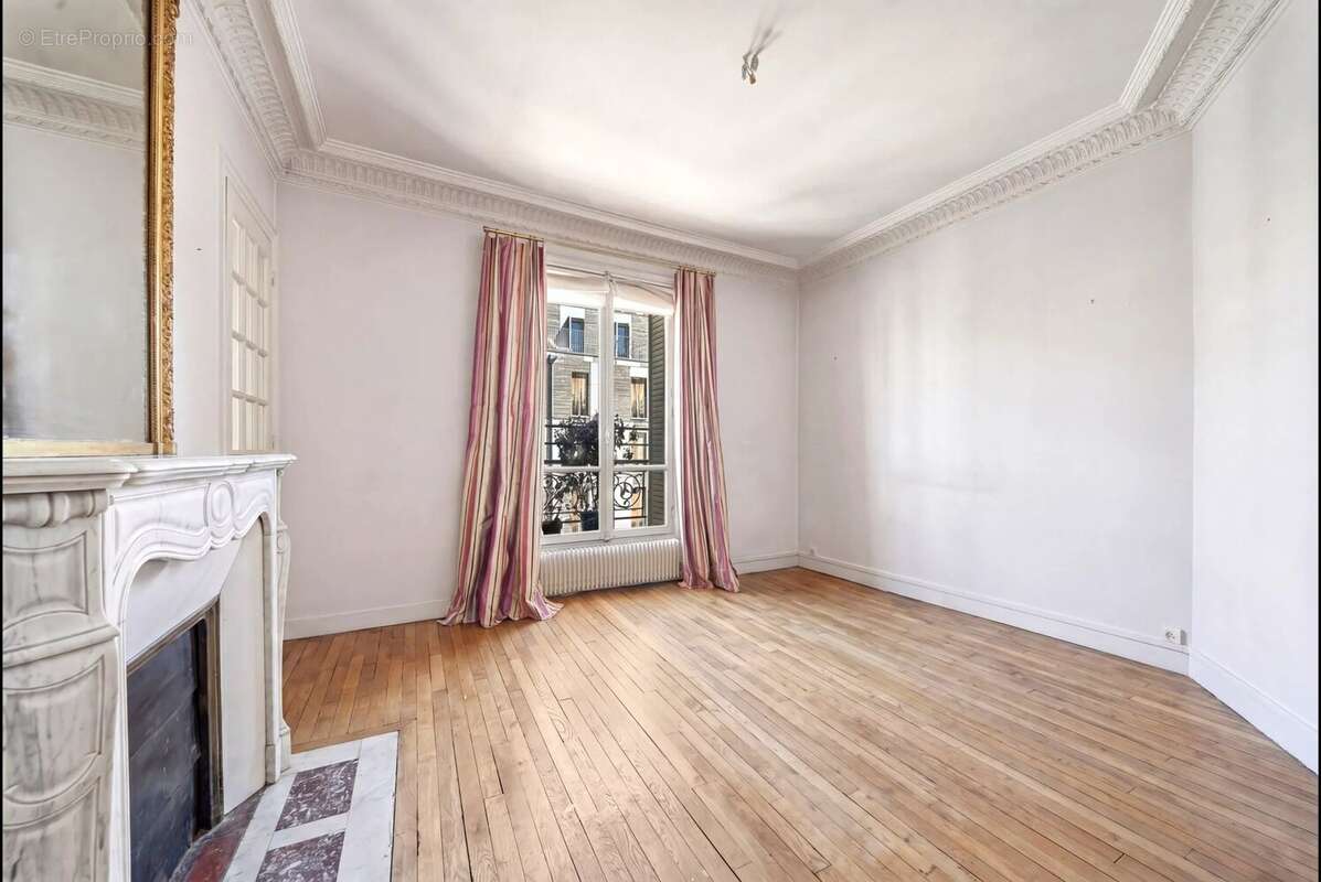 Appartement à PARIS-17E