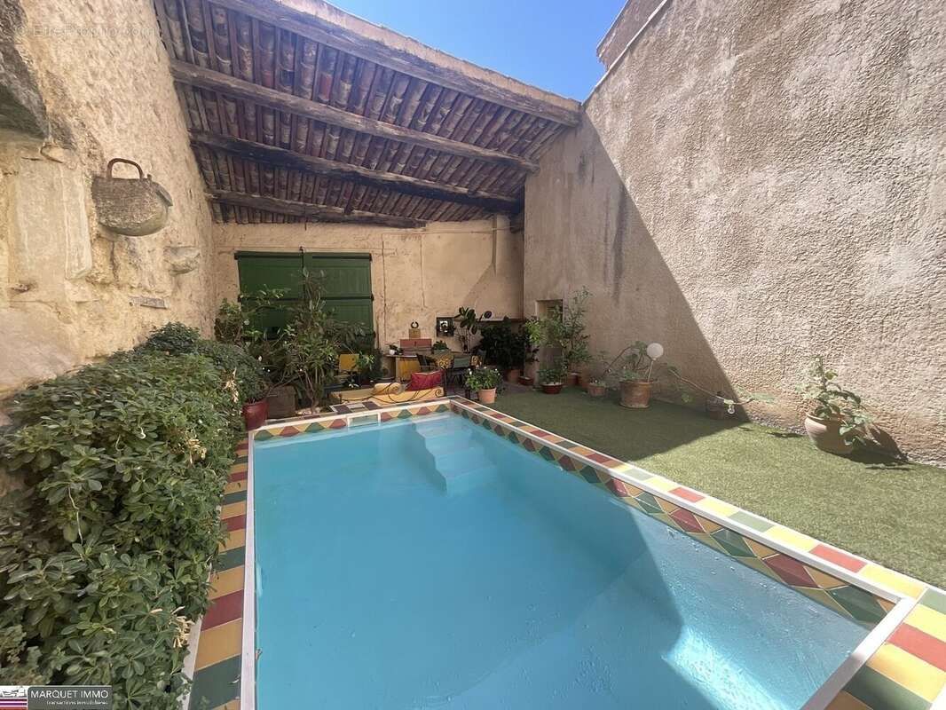 Le charme intemporel d'une Maison de Maitre T6 offrant 176 m² donnant sur patio intimiste avec piscine, nichée au coeur de Corne - photo 9