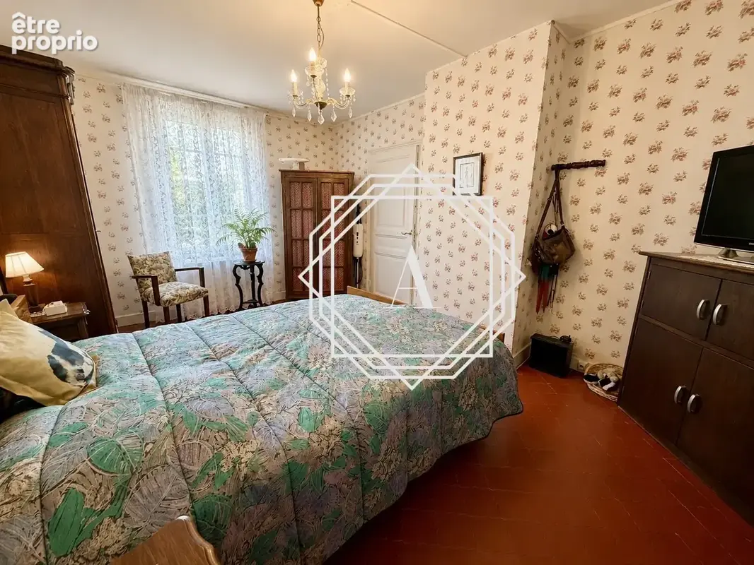 Maison familiale de 173 m2 sur un magnifique terrain arboré de 2 403 M2 - photo 4