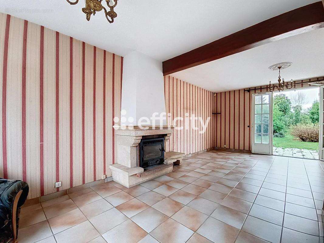 Maison à LE MESNIL-AUBRY