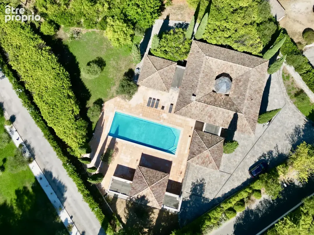 Villa de plain-pied 269 m2 sur 3250 m2 avec piscine, pool house - photo 1