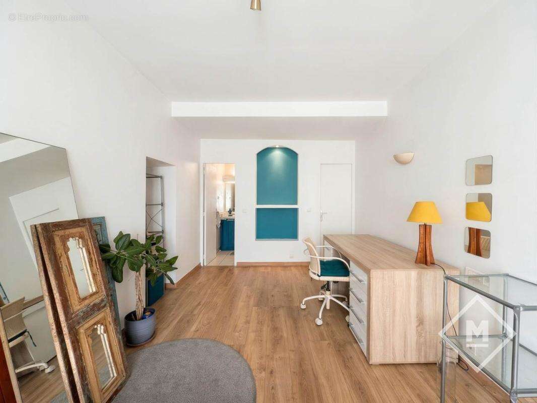 Appartement à MARSEILLE-4E