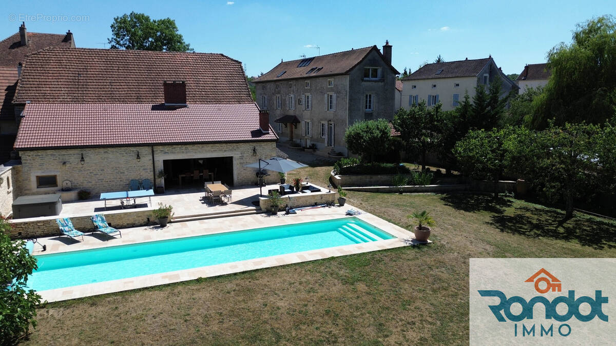 Maison à IS-SUR-TILLE