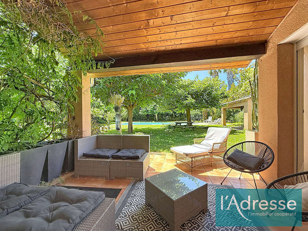 Afa - Charmante propriété avec piscine et jardin arboré sans vis-à-vis - photo 9