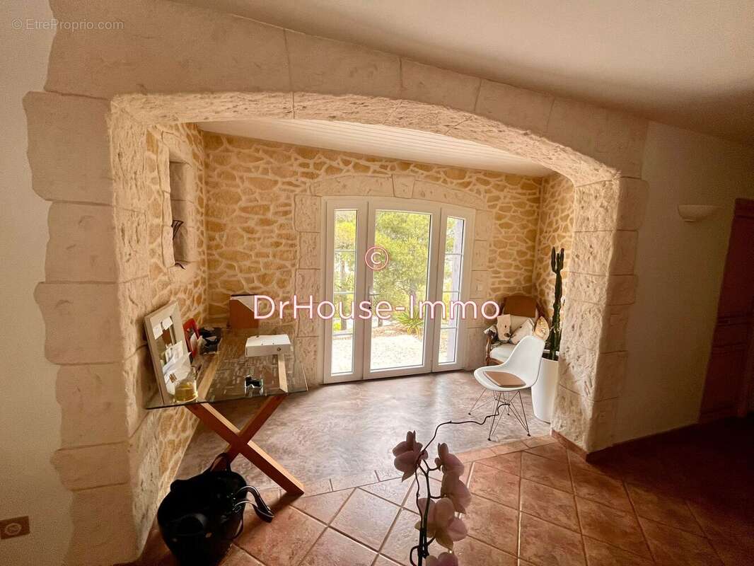 Maison à LE REVEST-LES-EAUX