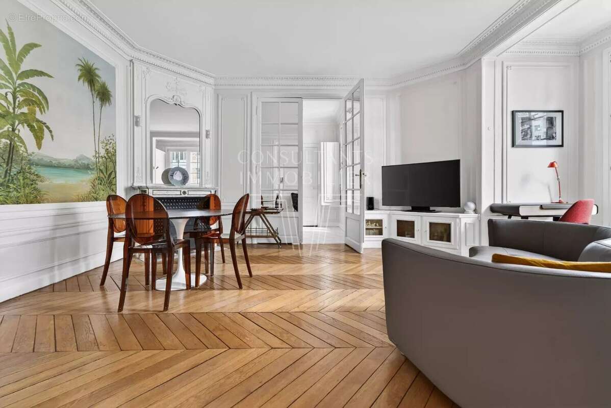 Appartement à PARIS-16E