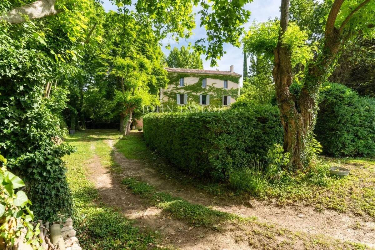 Appartement à LA TOUR-D'AIGUES