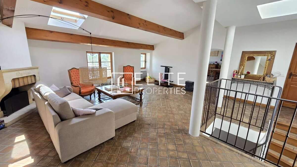 Appartement à MOUGINS
