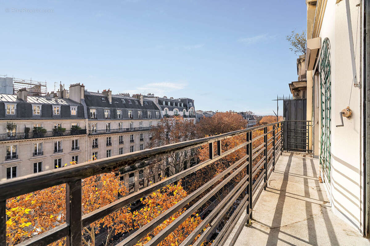 Appartement à PARIS-17E