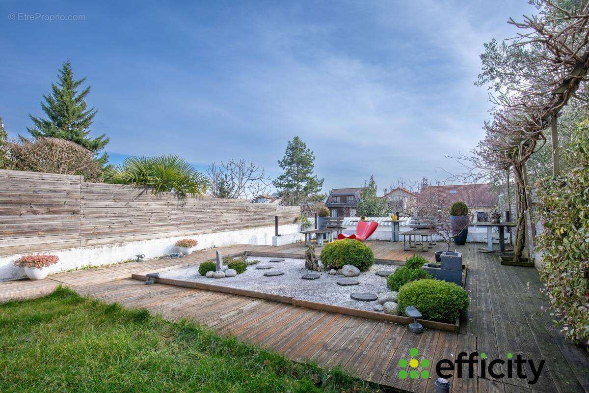 Maison 360 m² à Suresnes  - photo 20